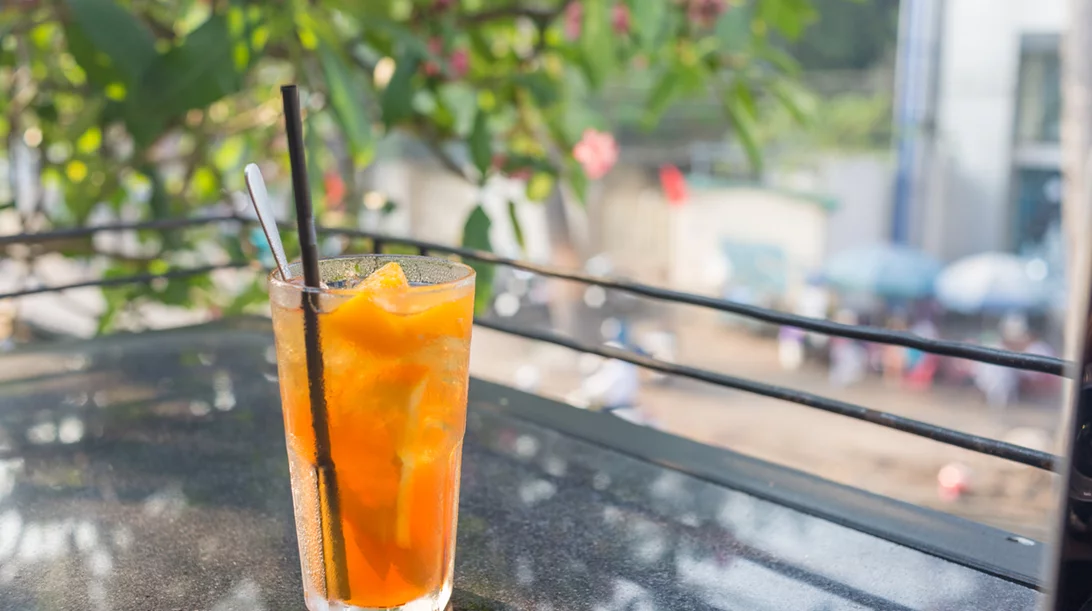 LIFE Tsai Half & Half: Ο εκρηκτικός συνδυασμός με μισό ice tea και μισό φυσικό χυμό ροδάκινο