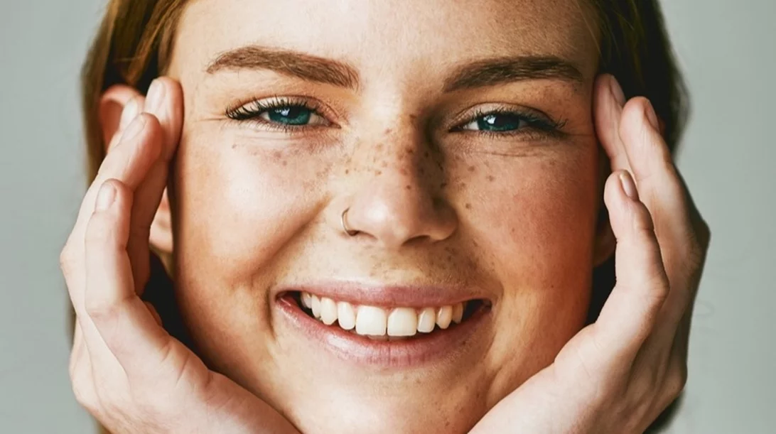 Αυτά τα tips θα κρατήσουν σταθερό το μέικαπ σου στον καύσωνα