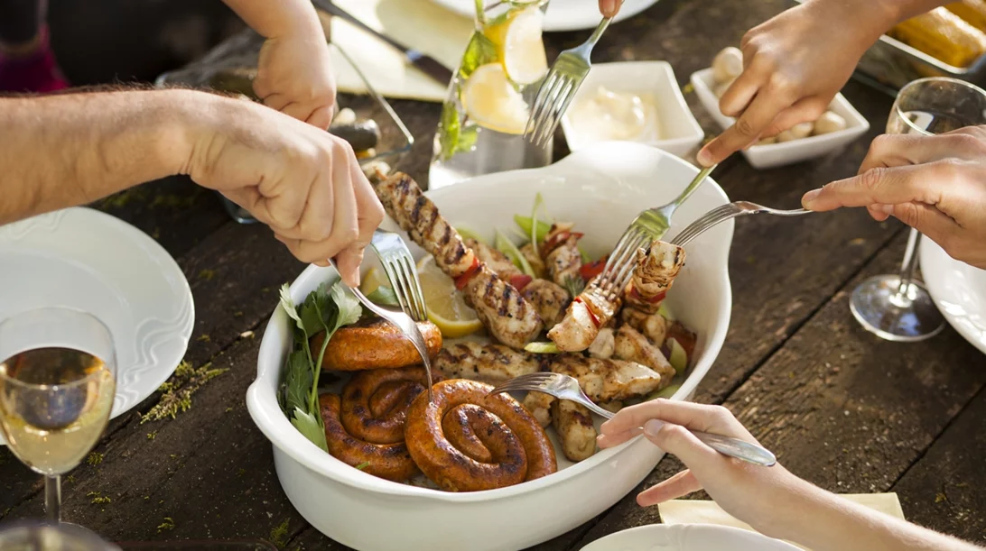 Vegan την Τσικνοπέμπτη: Τι μπορώ να φάω σήμερα με την παρέα;