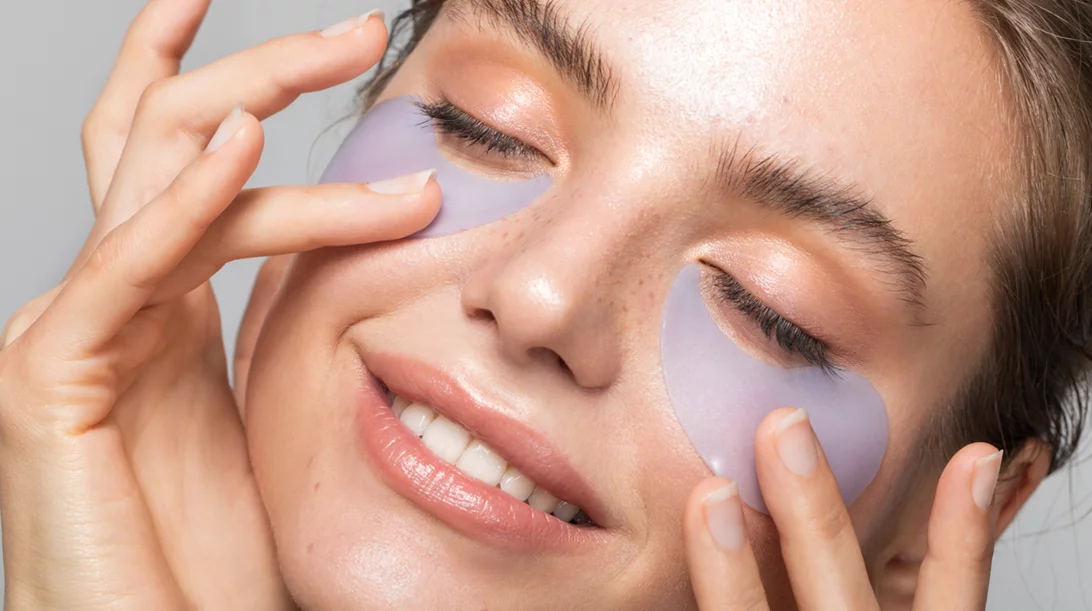 Θέλεις να ξυπνάς με μια φρέσκια, λαμπερή επιδερμίδα κάθε πρωί; Τα μόλις 3 προϊόντα που θα χρειαστείς