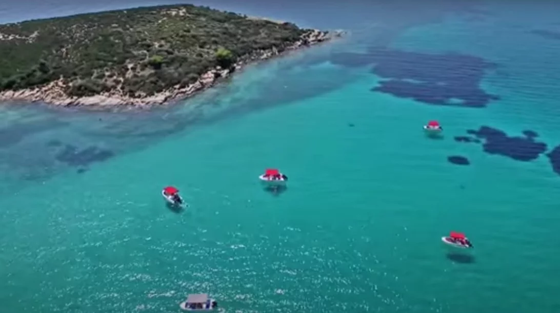 Το εξωτικό ελληνικό νησί που έχει ζεστά νερά όλο τον χρόνο