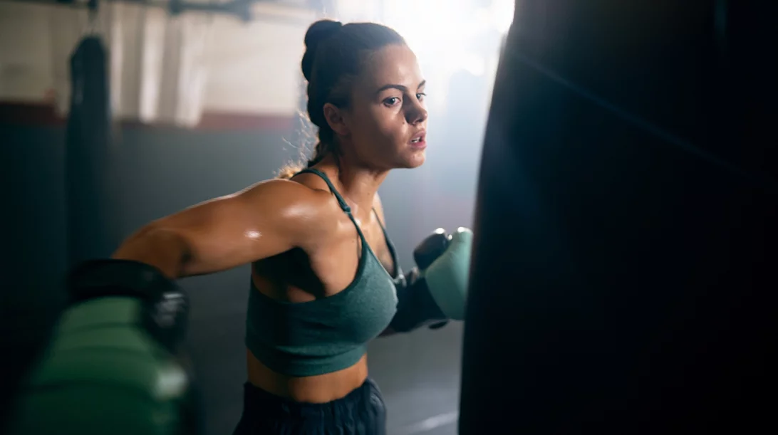 Το kick boxing μεταμορφώνει σώμα και ψυχολογία - Η νέα τάση που λατρεύουν οι γυναίκες