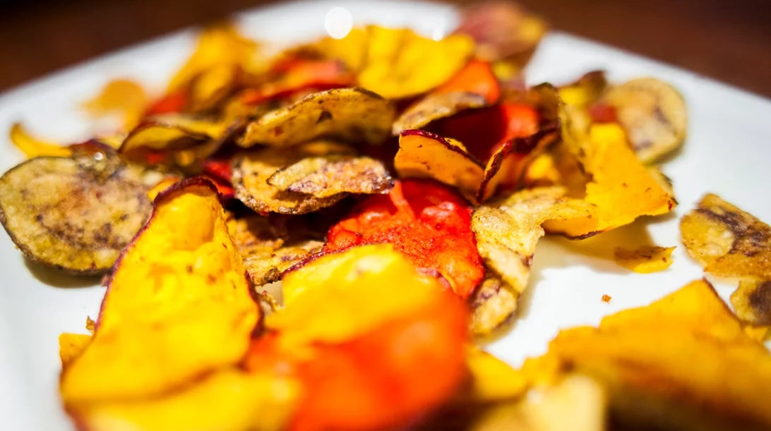 Ιδέες για vegan σνακ: 8 αλμυρές και γρήγορες επιλογές αν δεν τρως ζωικά προϊόντα