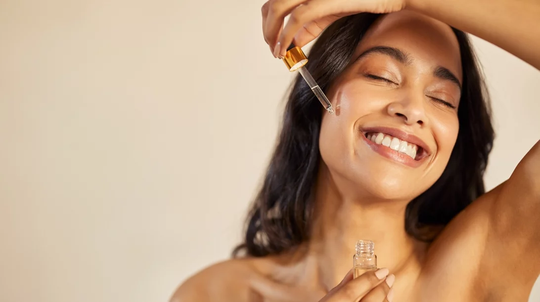 Ρετινάλη: Όλα όσα πρέπει να γνωρίζεις για το συστατικό που δρα 11 φορές πιο αποτελεσματικά από τη ρετινόλη