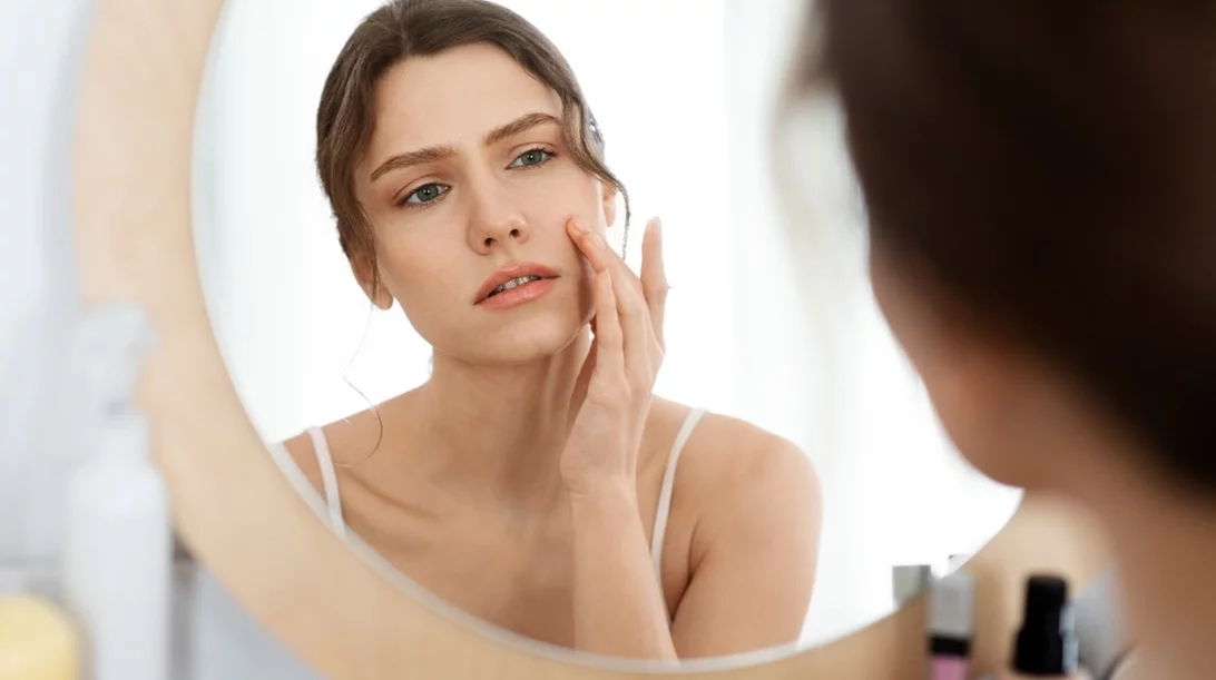 3 λόγοι που τα μαύρα στίγματα επιμένουν στην επιδερμίδα σου