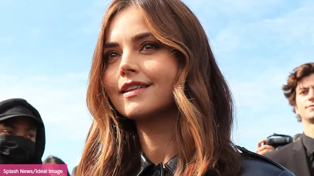 Η ιδανική απόχρωση μαλλιών για εσένα που θέλεις να κάνεις μια διακριτική αλλαγή που θα παρατηρήσουν όμως όλοι