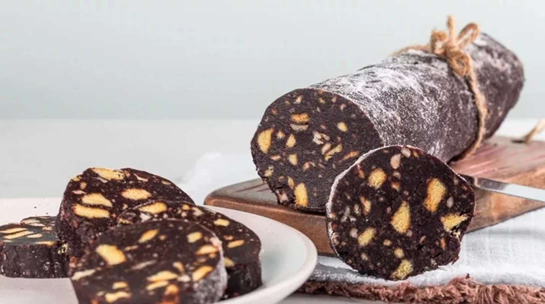 Ο πιο λαχταριστός κορμός σοκολάτας με τα κουλουράκια που σου έμειναν από το Πάσχα