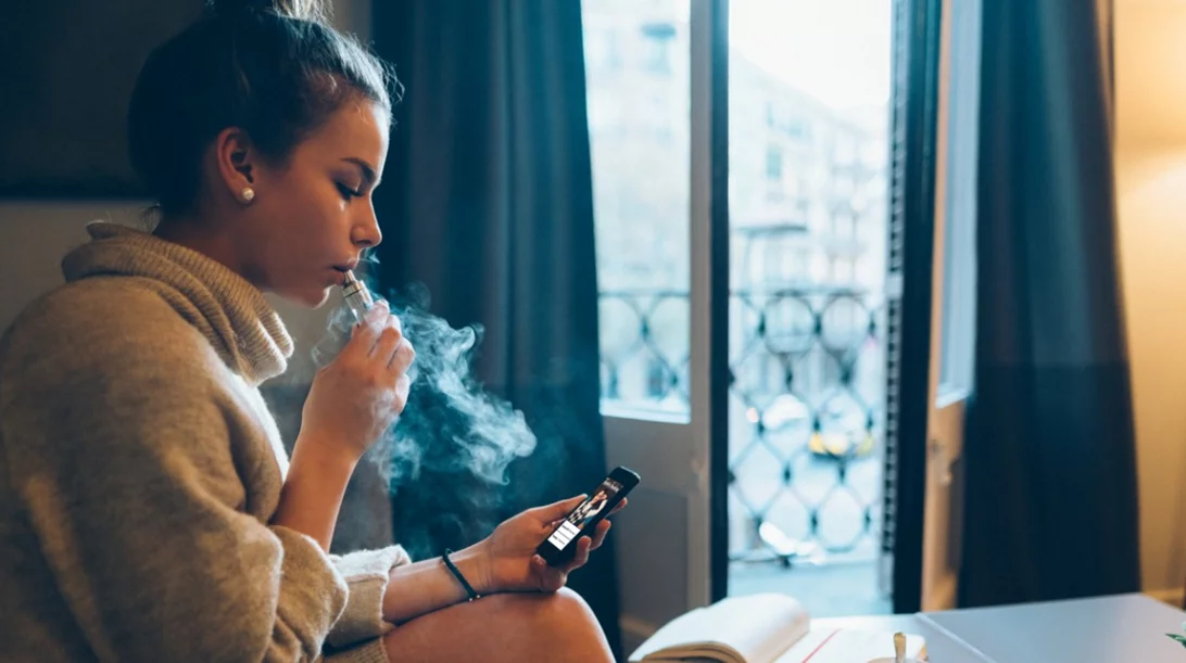 Παθητικό άτμισμα: Με τι προβλήματα υγείας μπορεί να συνδέεται;