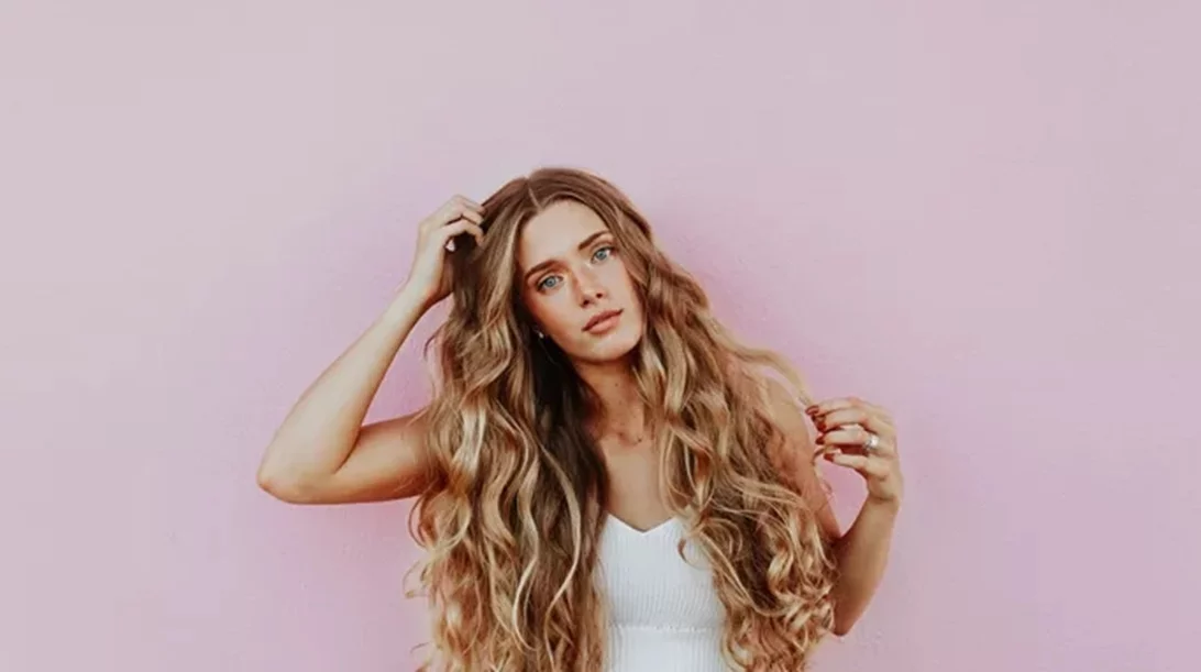 Αυτό είναι το έλαιο μαλλιών που έχει λατρέψει το Tik Tok: Το δοκιμάσαμε