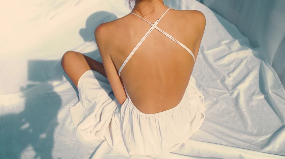 Τα πιο κομψά looks που μπορείς να δημιουργήσεις με ένα λευκό φόρεμα φέτος το καλοκαίρι