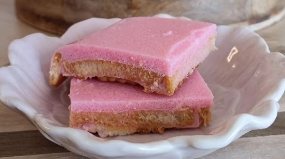 Γιαουρτογλυκό με 4 υλικά: Εύκολο, δροσιστικό και ιδανικό εάν ακολουθείς διατροφή