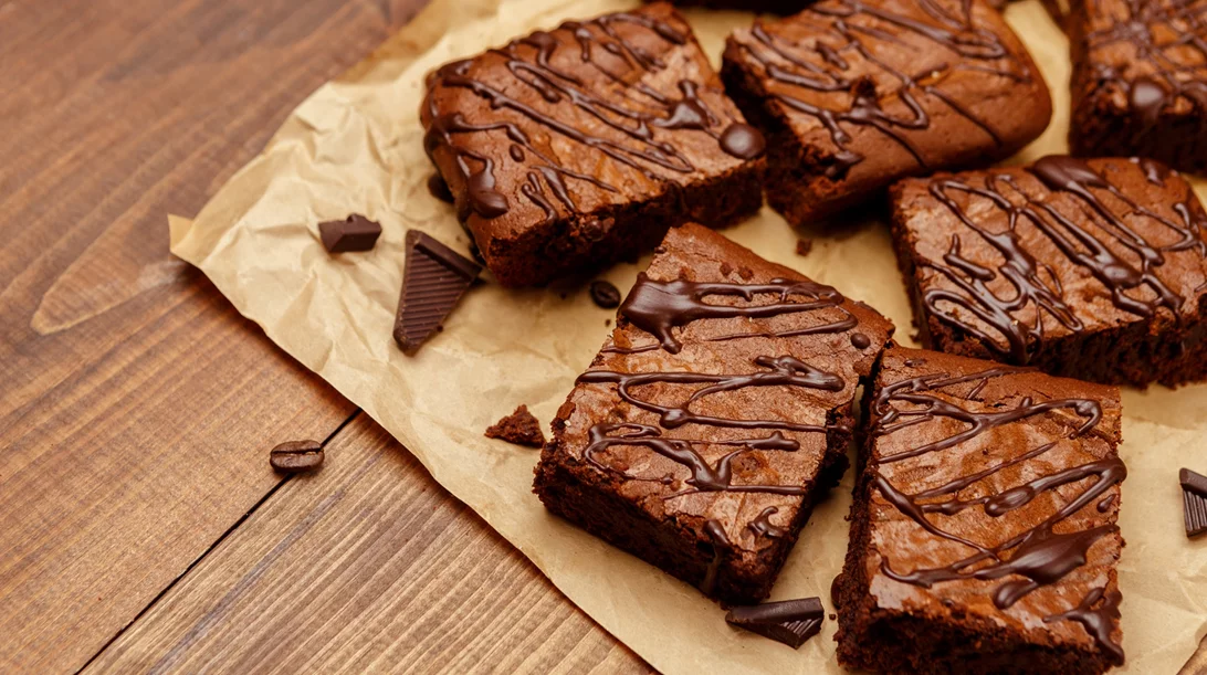 Brownies μήλου που θα "εξαφανιστούν" στο λεπτό - χωρίς ζάχαρη, χωρίς κόπο