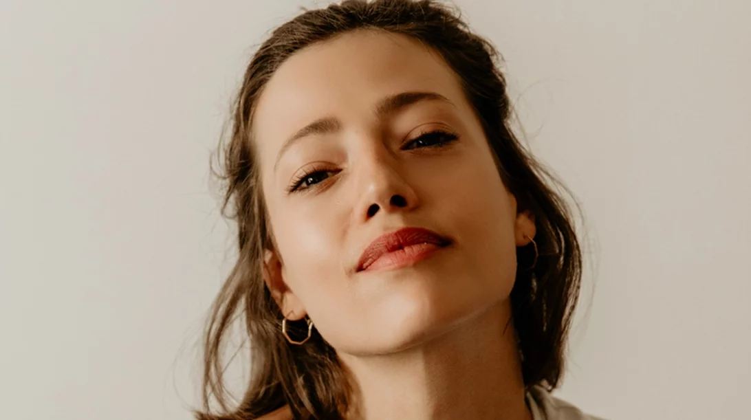 Οι σκιές που φωτίζουν υπέροχα τα καστανά μάτια