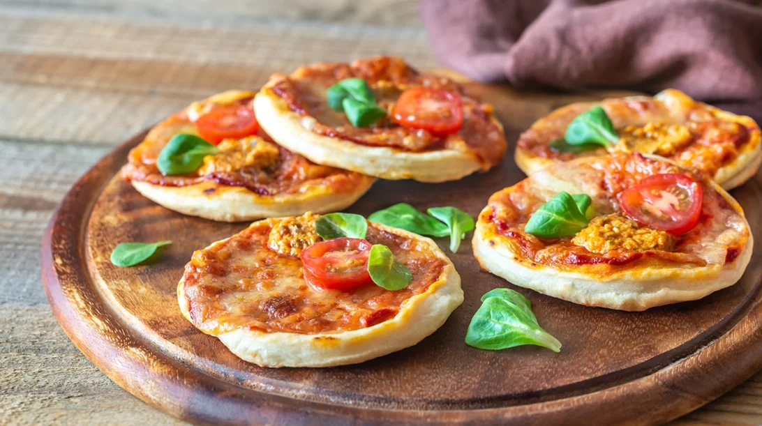 Αφράτη ζύμη για mini πίτσες με ένα μόνο υλικό πλούσιο σε πρωτεΐνη