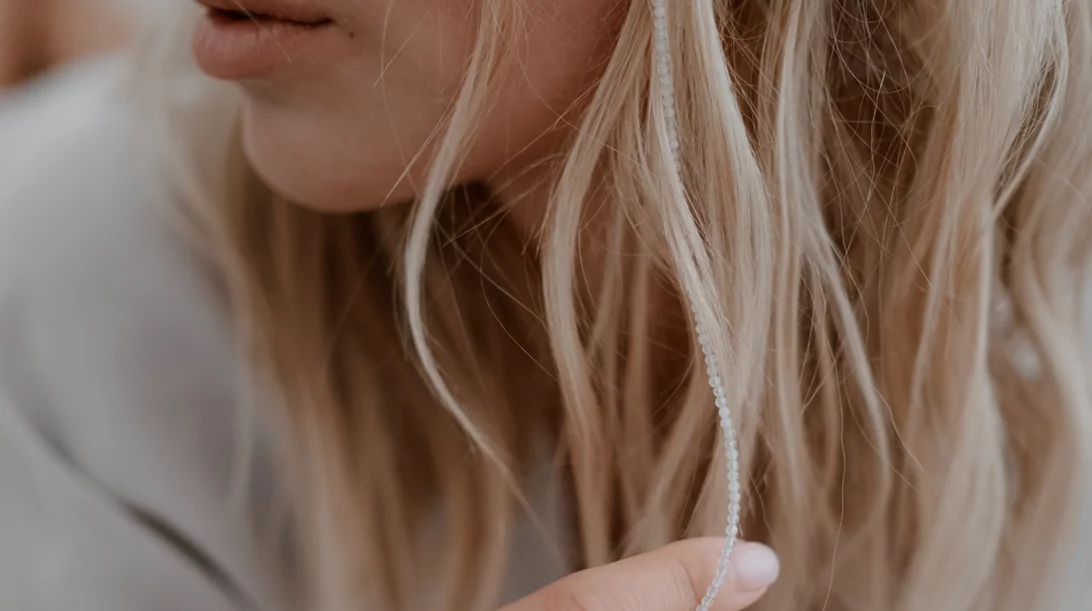 Λιπαρά μαλλιά: Αυτό είναι το pro tip που θα σε "σώσει"