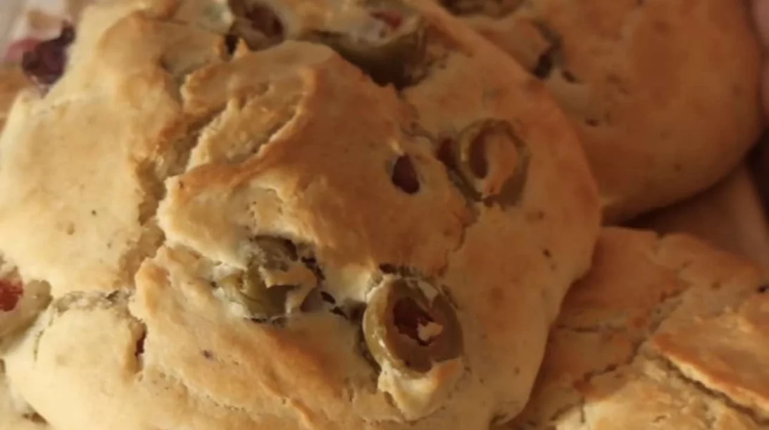 Ελιόψωμα: Τα νηστίσιμο σνακ στην πιο αφράτη εκδοχή του