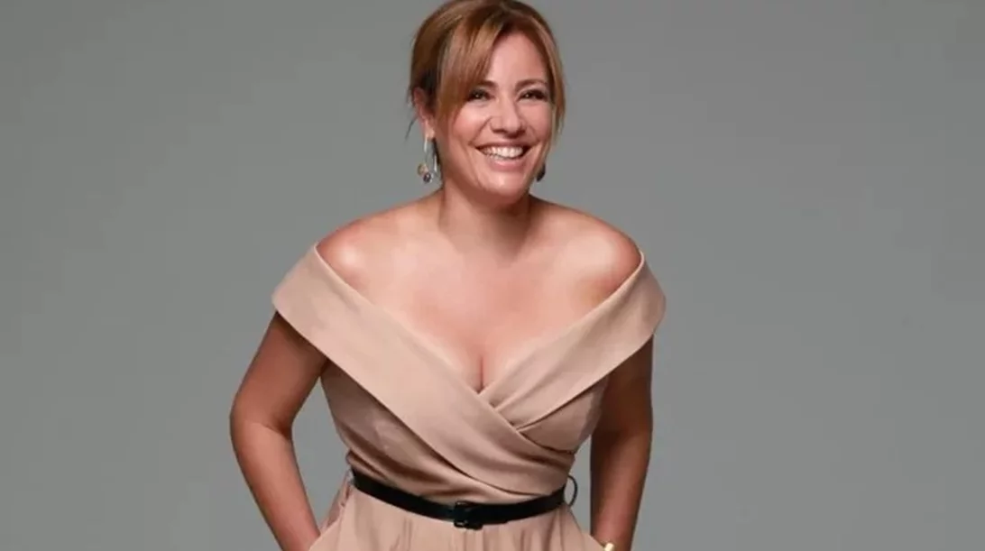 Η Μαριάννα Τουμασάτου με το χτένισμα που την έκανε να δείχνει νεότερη