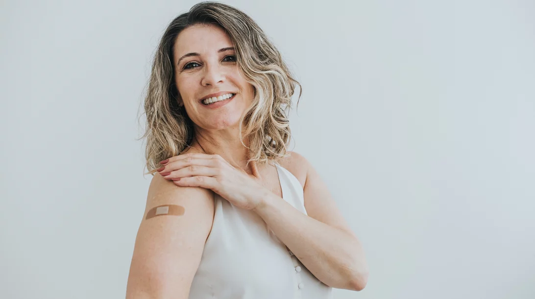 Σε ποιο χέρι πρέπει να εμβολιάζεσαι; Τι δείχνει νέα μελέτη