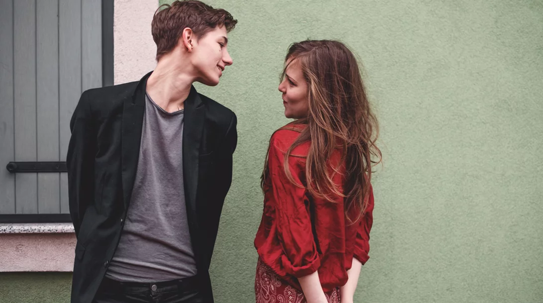 Η χαμένη γοητεία του φλερτ: 9 λανθασμένες πεποιθήσεις για αυτή τη δυναμική μορφή επικοινωνίας