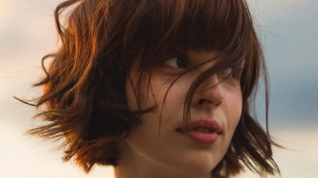 Πώς θα διατηρήσεις τέλειες τις αφέλειές σου στον καύσωνα