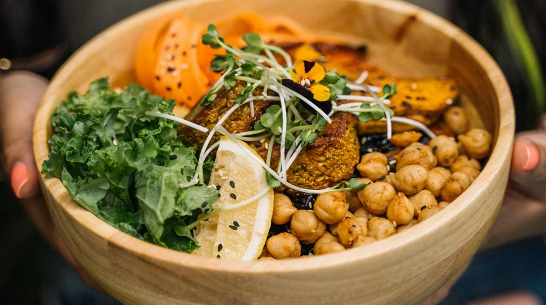 Το ολλανδικό μυστικό κατά της γήρανσης – Μια σούπερ τροφή που κρατά το δέρμα σφριγηλό και το μυαλό κοφτερό