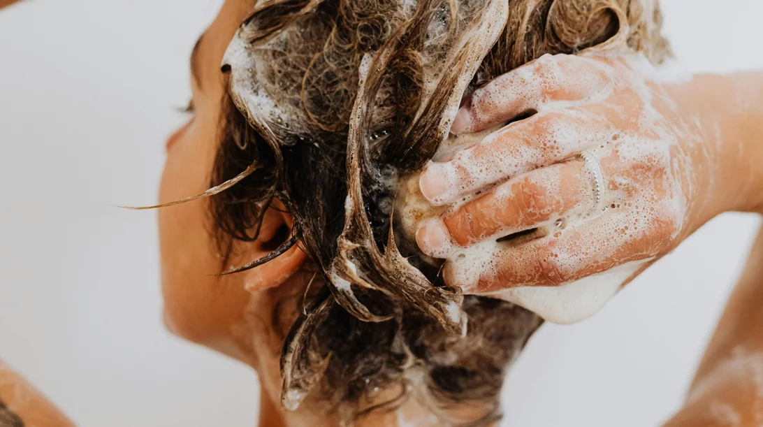 2 στοιχεία στα σαμπουάν μπορούν να προκαλέσουν ξηροδερμία