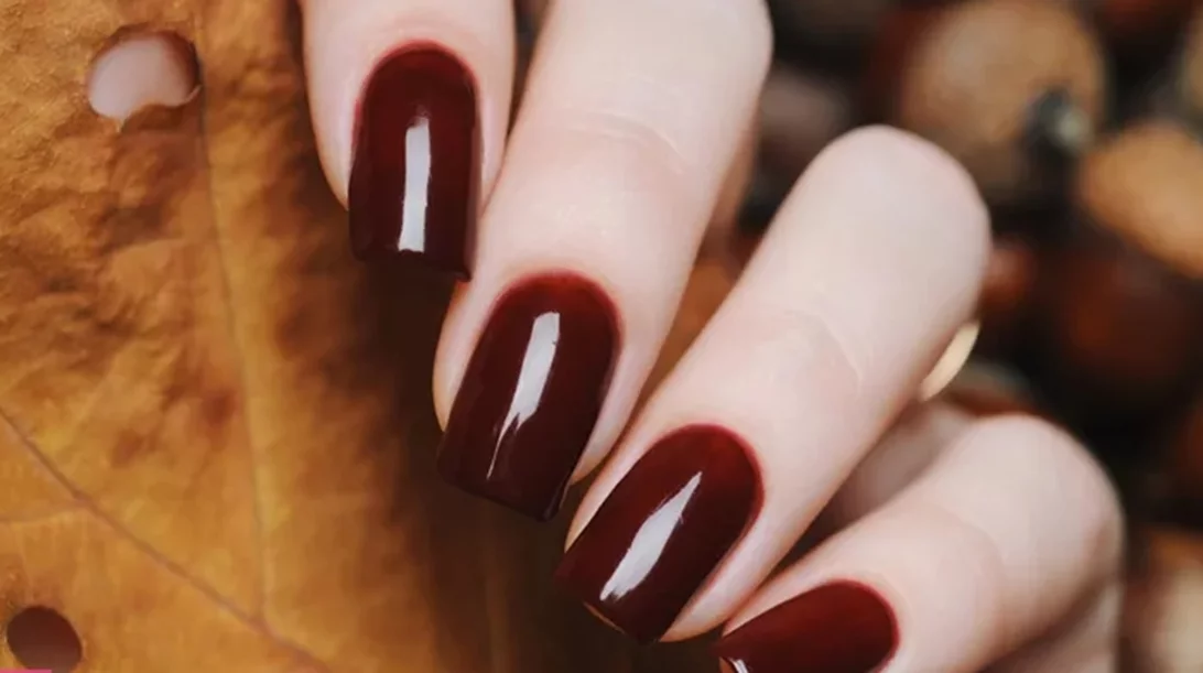Λεπτά νύχια που σπάνε εύκολα: Το TikTok trend που υπόσχεται πιο δυνατά νύχια σε μόλις 1 εβδομάδα