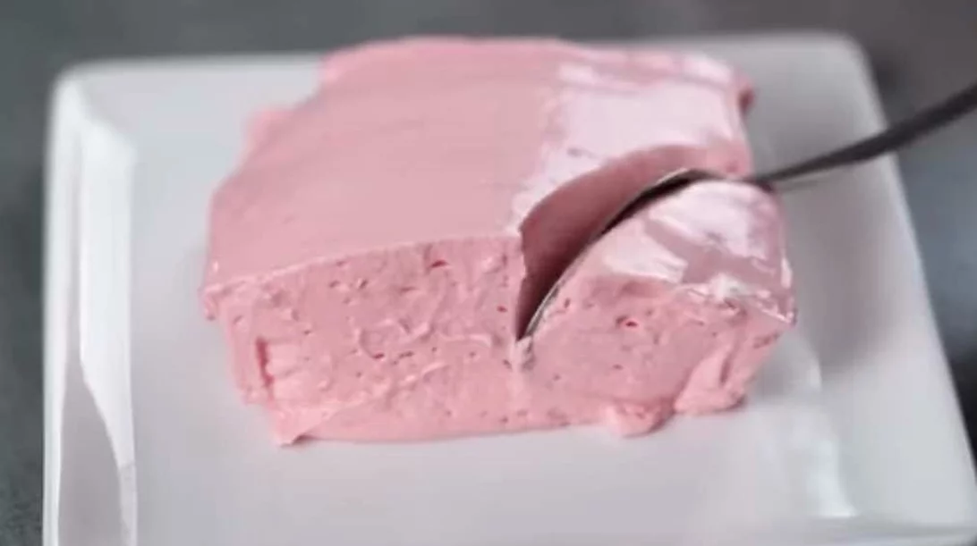 Δροσιστική κρέμα φράουλα με μόλις 3 υλικά