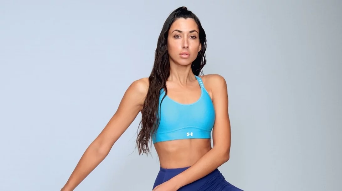 H αθλήτρια κολύμβησης Ένη Αργυρού είναι το cover girl του τεύχους Μαΐου