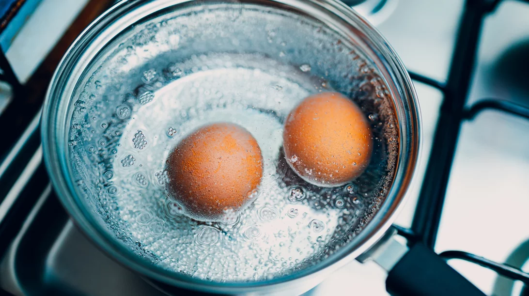 Το απλό κόλπο για να πετύχεις τα "τέλεια" βραστά αυγά