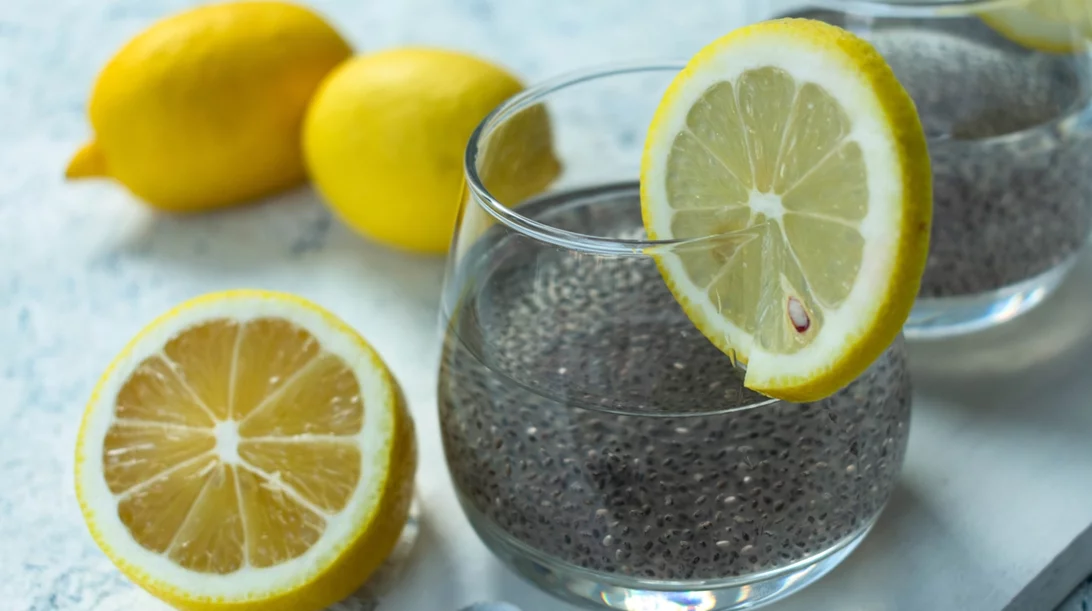 Νερό με σπόρους chia: Γιατί πρέπει να το βάλεις στη διατροφή σου