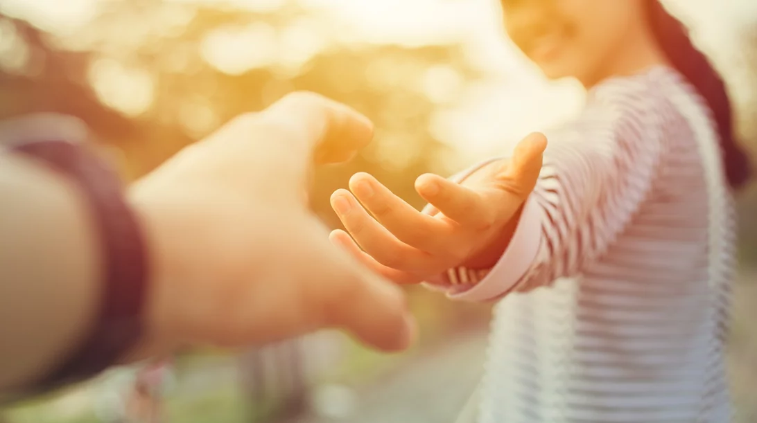 Tι μας παρακινεί να βοηθάμε τους άλλους;