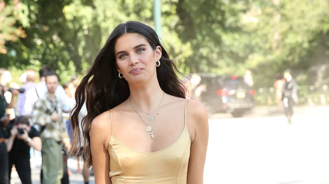 Αυτό είναι το πολυτελές χρώμα μαλλιών για μελαχρινές που κάνει κάθε εμφάνιση να δείχνει "ακριβή"