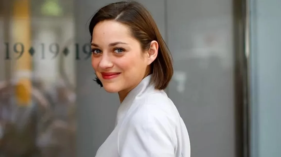 Η Marion Cotillard αποκαλύπτει τη ρουτίνα προπόνησής της για λεπτή σιλουέτα στα 50