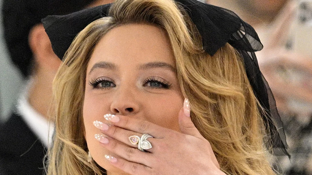 Όλα τα κομψά nail looks από το red carpet που θα κάνουν upgrade στο μανικιούρ σου