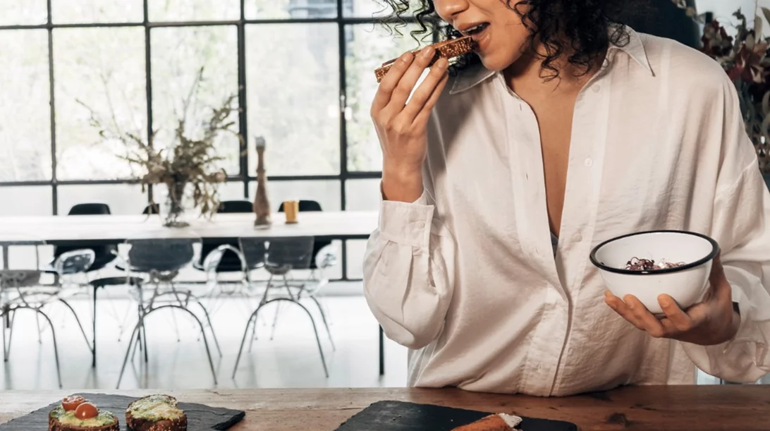 Γιατί είναι τόσο απαραίτητα τα σνακ και ποια να διαλέξεις; Η διαιτολόγος απαντά