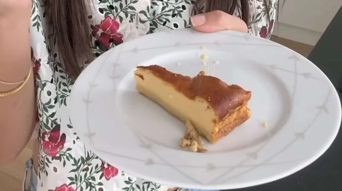 Συνταγή για το viral κέικ γιαουρτιού - χωρίς ζάχαρη, με 3 υλικά