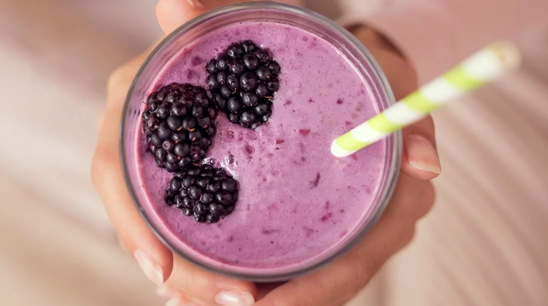 Ελιξίρια νεότητας: 5 smoothies που ενισχύουν το κολλαγόνο χαρίζοντας νεανικό δέρμα