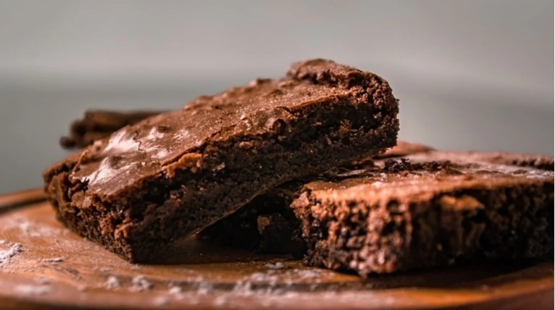 Νηστίσιμο κέικ με χουρμάδες και αμύγδαλα - Αφράτο και μαλακό, χωρίς ζάχαρη