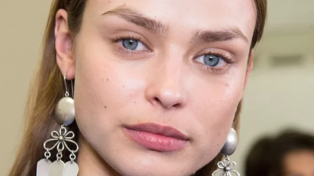 Το viral TikTok hack που θα κάνει την επιδερμίδα σου τόσο λεία που θα ξεχάσεις το foundation