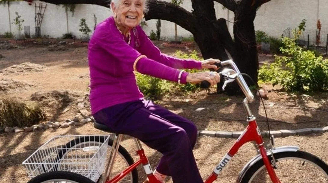 Γιατρός 102 ετών αποκαλύπτει το μυστικό της μακροζωίας και της ευτυχίας