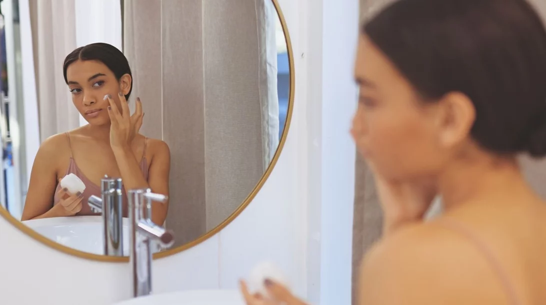 Ρετινόλη: Πώς να εφαρμόσεις το δραστικό συστατικό χωρίς να ερεθιστείς