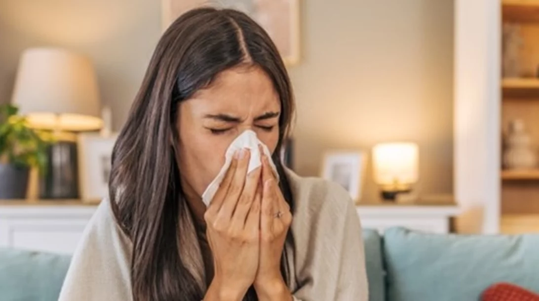 Πώς θα ξεχωρίσουμε τη γρίπη από άλλες ιώσεις του αναπνευστικού - Πού διαφέρουν τα βασικά συμπτώματα