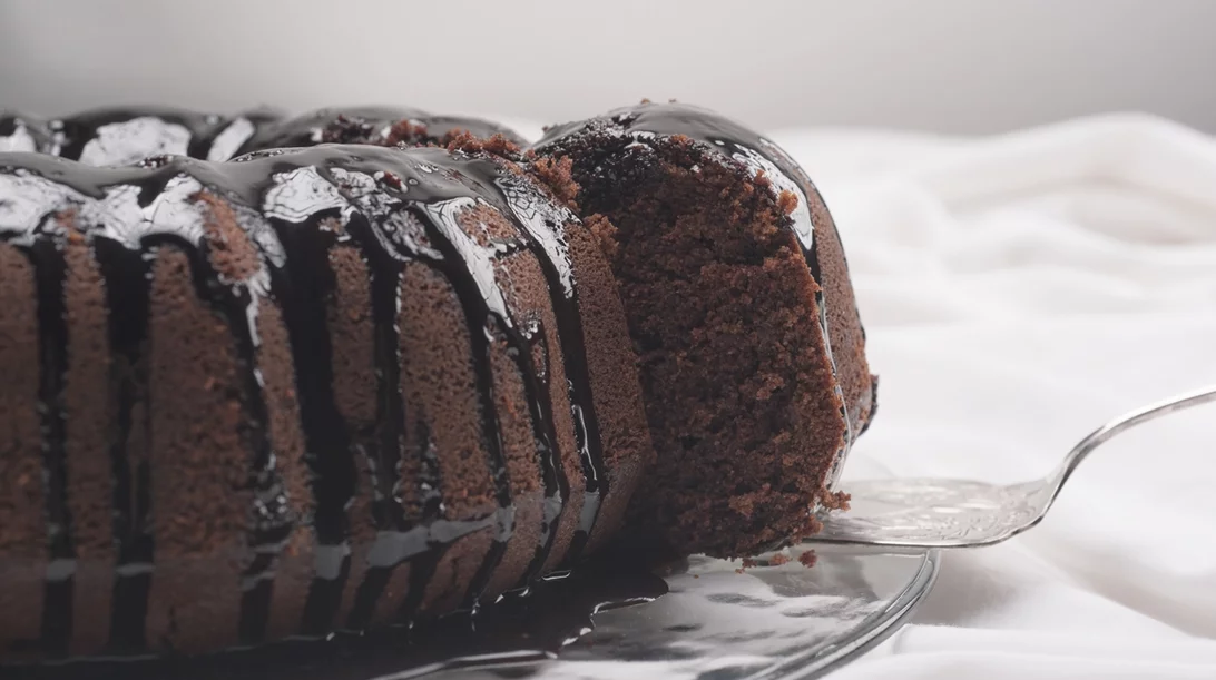Πανεύκολο κέικ σοκολάτας με 4 υλικά - Χωρίς βούτυρο ή αυγά