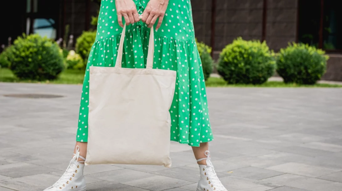 Πόνος στην πλάτη: Μήπως φταίει η τσάντα μας;