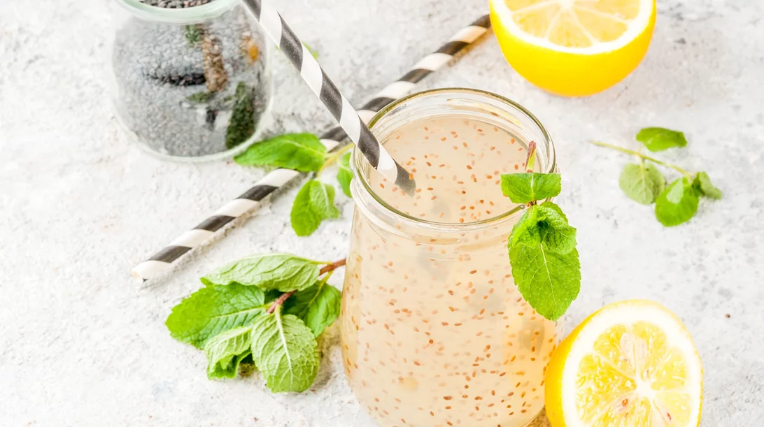 "Internal Shower": Μπορεί το viral ρόφημα του TikTok να σε βοηθήσει να αδυνατίσεις πραγματικά;