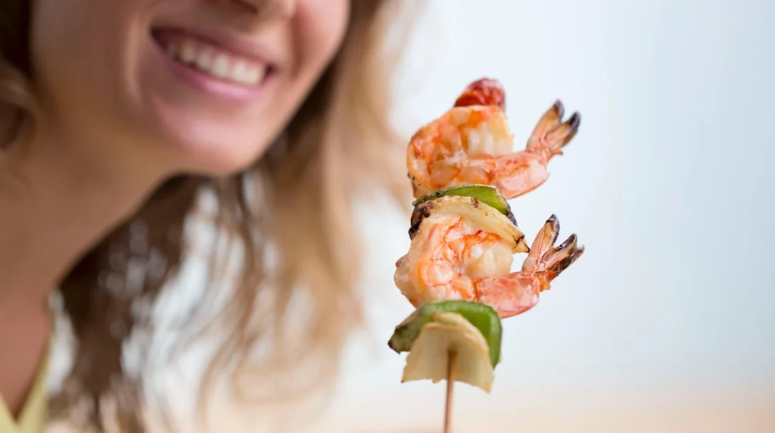 Πώς θα ξέρεις αν έχεις αλλεργία στα θαλασσινά; Και τι να κάνεις εάν όντως έχεις