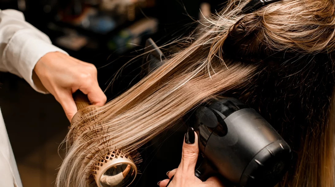 Τα προϊόντα για τα μαλλιά και τα εργαλεία styling ενέχουν σημαντικούς κινδύνους για την υγεία