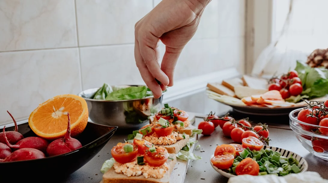 Βρήκαμε τα πιο γευστικά snacks με ελάχιστες θερμίδες για το καλοκαίρι
