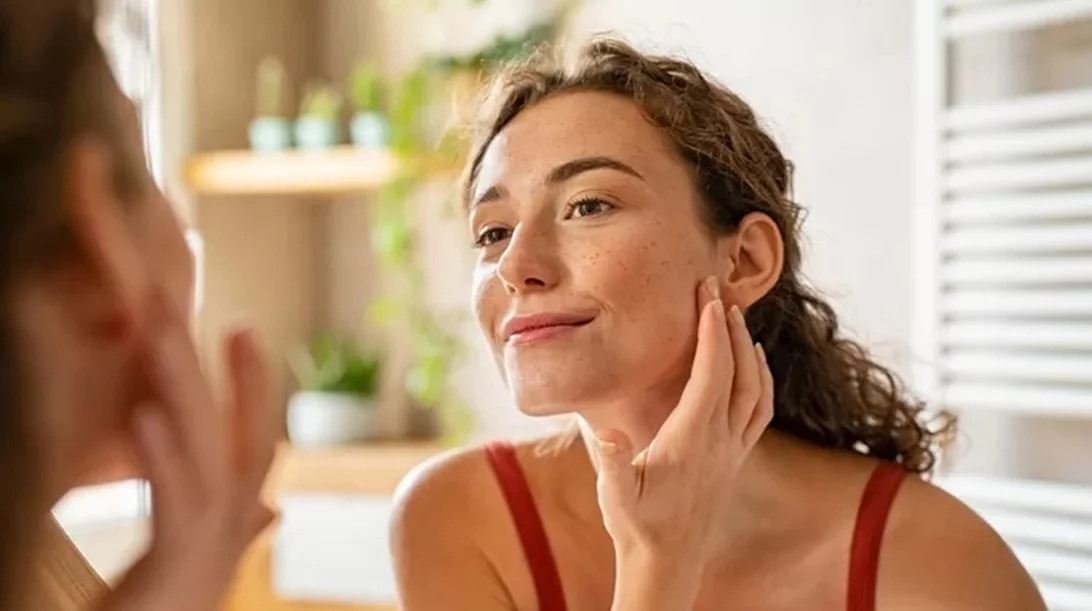 Πώς να δημιουργήσεις φακίδες στην επιδερμίδα σου - Με προϊόντα μακιγιάζ που σίγουρα έχεις